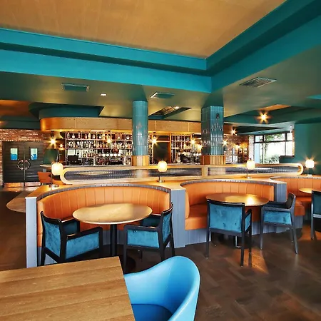 マリーナ ホテル 4*