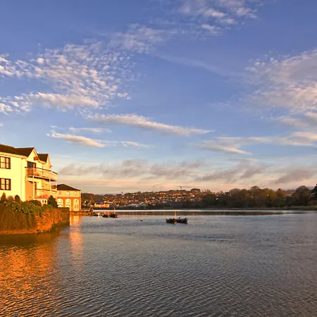 マリーナ ホテル 4*